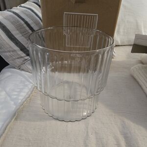 Elegant Clear Ribbed Glass Vase